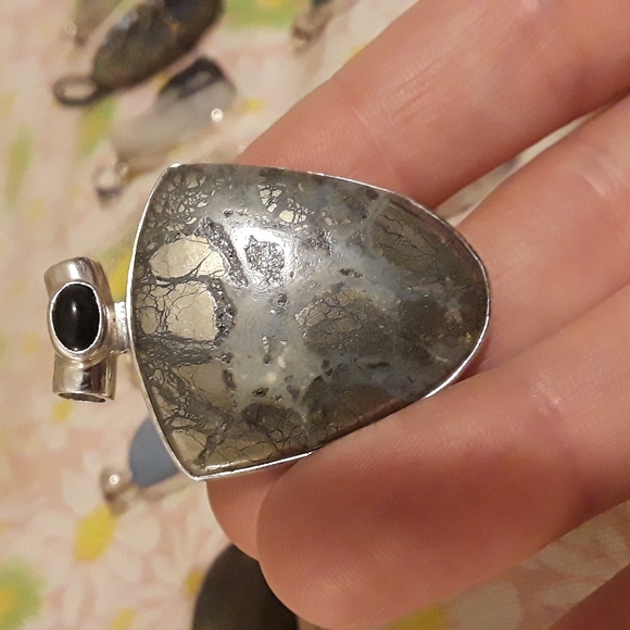 Rare Pyrite in Agate w/ black onyx Sterling silver gemstone pendant shield - Picture 5 of 7